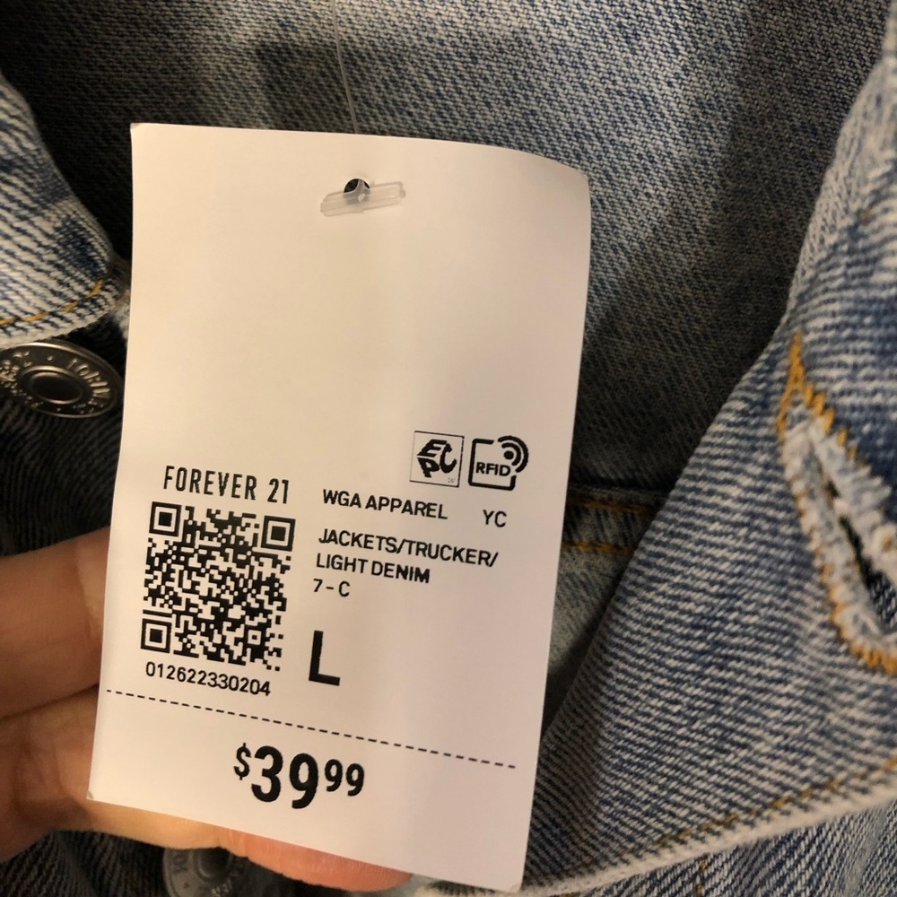 Forever 21 Jean Trucker Jacket Sz L NWT Lightwash Relaxed Casual Denim Classic - Picture 6 of 10